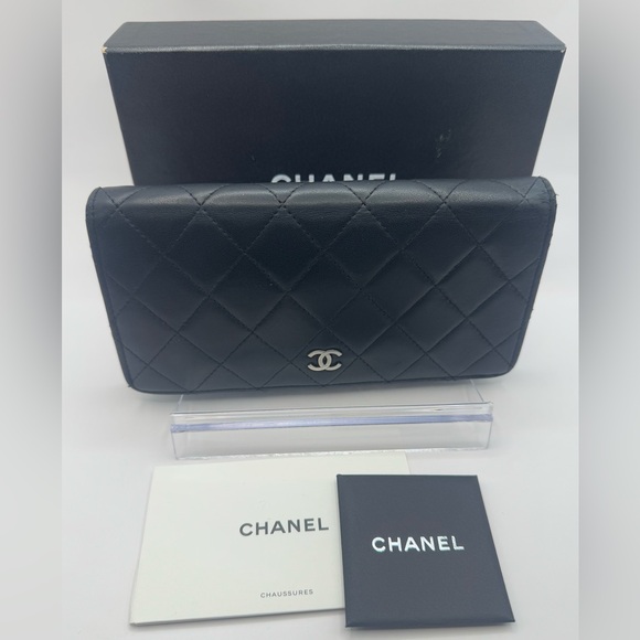 Chanel Lambskin Wallet - Picture 1 of 3